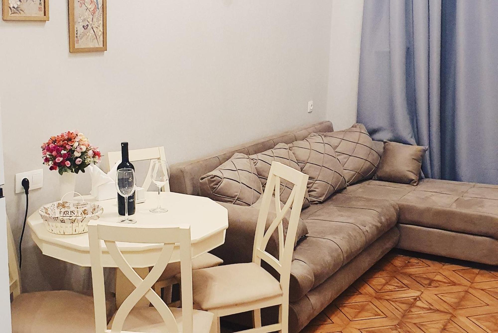 Sofiko Apartment In A Legendary Building Tbilisi Esterno foto
