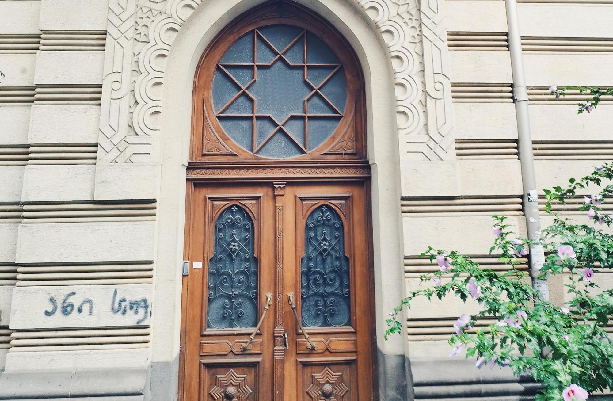 Sofiko Apartment In A Legendary Building Tbilisi Esterno foto